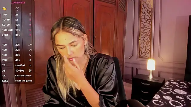 Snapshot of Cami_hunter_ chatting on 4, 12, 2024 Cami hunter online show from 4, 12, 2024