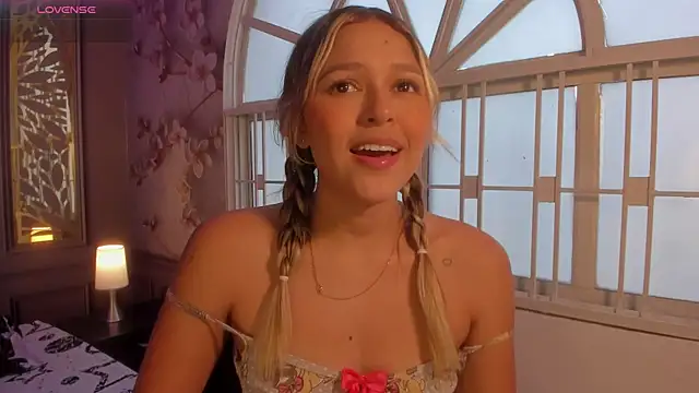 Snapshot of Cami_hunter_ chatting on 10, 12, 2024 Cami hunter online show from 10, 12, 2024