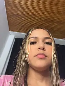 Snapshot of Cami_hunter_ chatting on 13, 12, 2024 Cami hunter online show from 13, 12, 2024