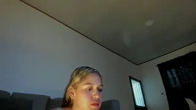 Snapshot of Cami_hunter_ chatting on 9, 10, 2025 Cami hunter online show from 9, 10, 2025