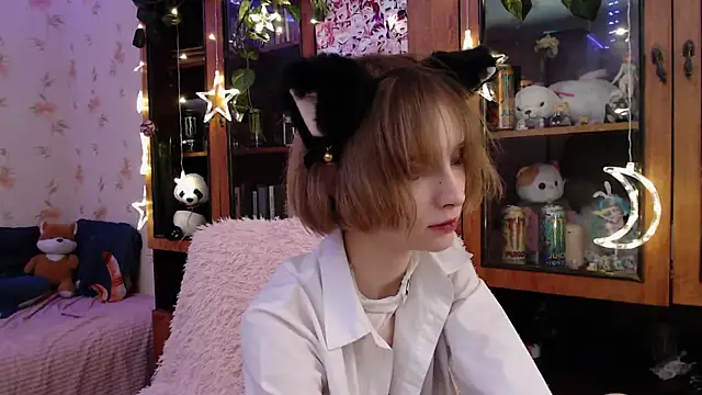 cloudgirrl online show from 27, 2, 2025