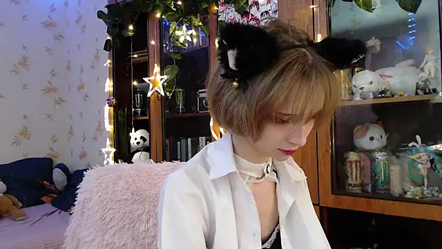 Snapshot of cloudgirrl chatting on 27, 2, 2025 cloudgirrl online show from 27, 2, 2025