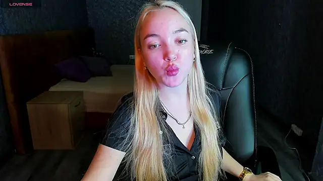 Christy Little online show from 28, 2, 2025