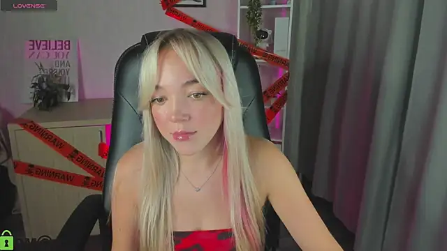 Christy Little online show from 26, 10, 2025