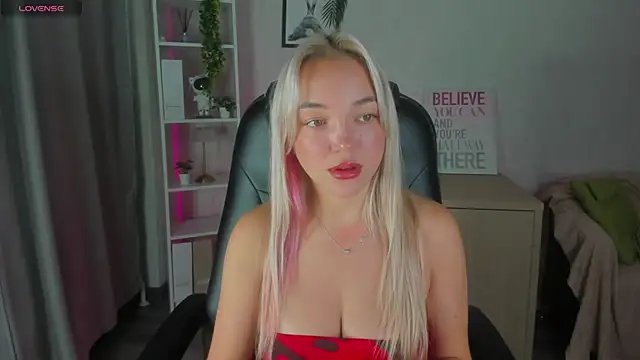 Christy Little online show from 4, 11, 2025