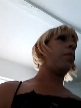 blondebitchlitle online show from 10, 3, 2025