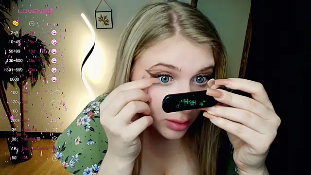 Evacadooo online show from 25, 1, 2025