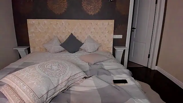 Snapshot of AllisonWilliams chatting on 13, 12, 2024 AllisonWilliams online show from 13, 12, 2024