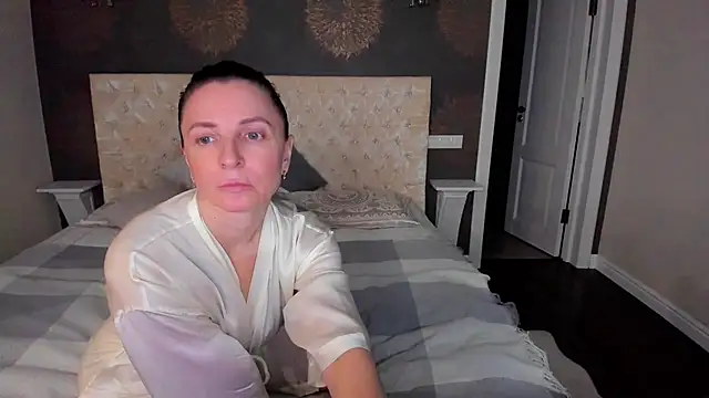 Snapshot of AllisonWilliams chatting on 16, 12, 2024 AllisonWilliams online show from 16, 12, 2024