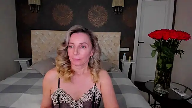 Snapshot of AllisonWilliams chatting on 15, 9, 2025 AllisonWilliams online show from 15, 9, 2025