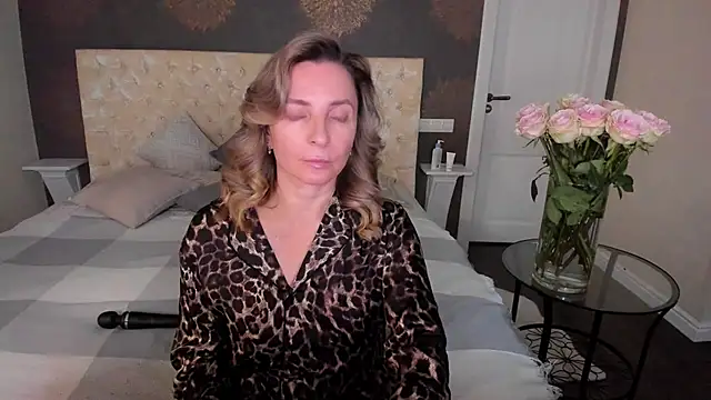 Snapshot of AllisonWilliams chatting on 6, 10, 2025 AllisonWilliams online show from 6, 10, 2025