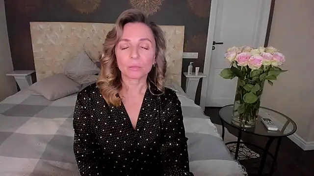 Snapshot of AllisonWilliams chatting on 7, 10, 2025 AllisonWilliams online show from 7, 10, 2025