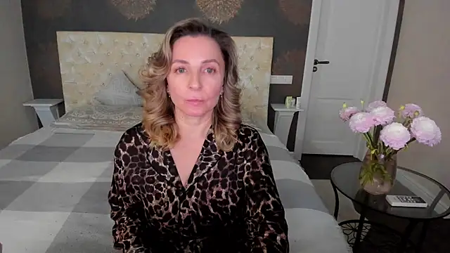 Snapshot of AllisonWilliams chatting on 12, 11, 2025 AllisonWilliams online show from 12, 11, 2025