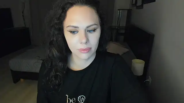 MollyCheiz online show from 8, 9, 2025