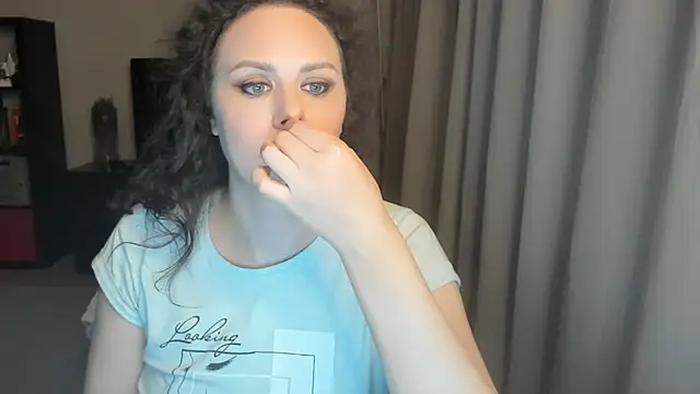 Snapshot of MollyCheiz chatting on 4, 6, 2026 MollyCheiz online show from 4, 6, 2026