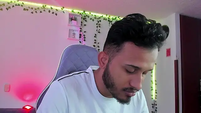 Raf brunette online show from 27, 12, 2024