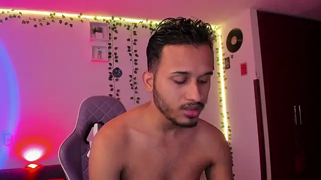 Raf brunette online show from 7, 1, 2025