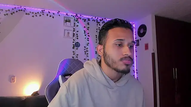 Raf brunette online show from 17, 1, 2025