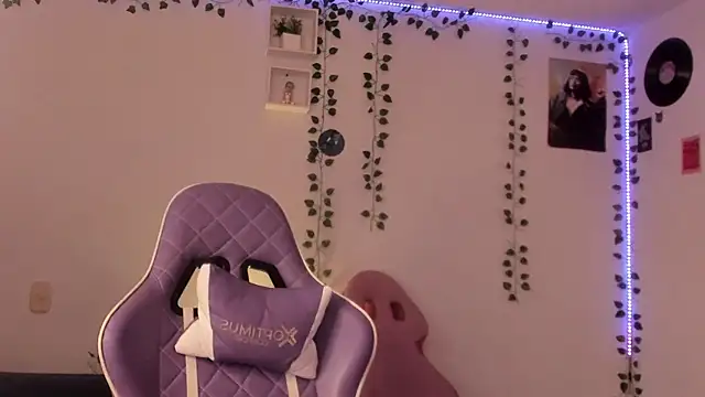 Raf brunette online show from 7, 2, 2025