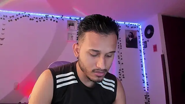 Raf brunette online show from 17, 2, 2025