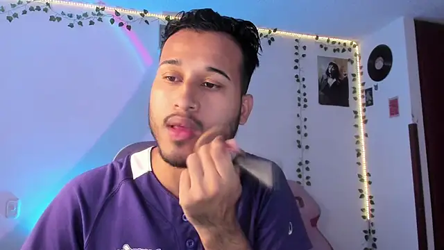 Raf brunette online show from 21, 2, 2025