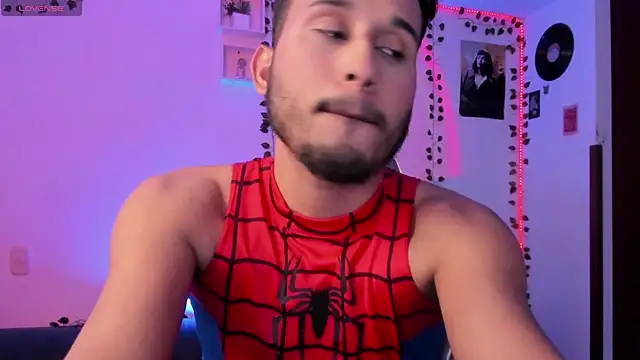 Raf brunette online show from 28, 2, 2025