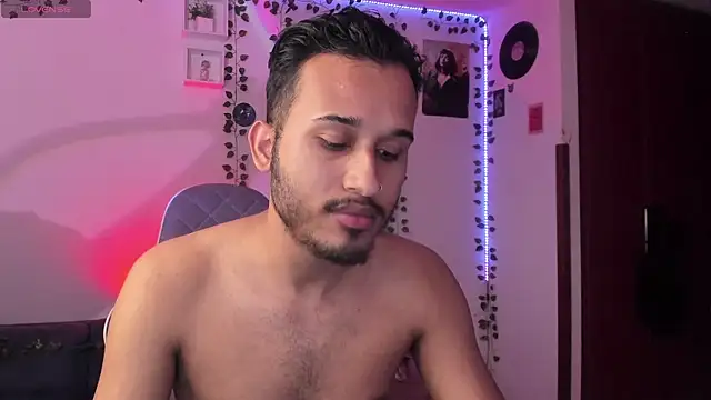 Raf brunette online show from 11, 3, 2025