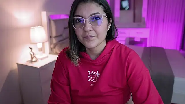 Snapshot of Camilaa_bueno chatting on 12, 12, 2024 Camilaa bueno online show from 12, 12, 2024