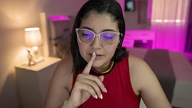 Snapshot of Camilaa_bueno chatting on 15, 12, 2024 Camilaa bueno online show from 15, 12, 2024
