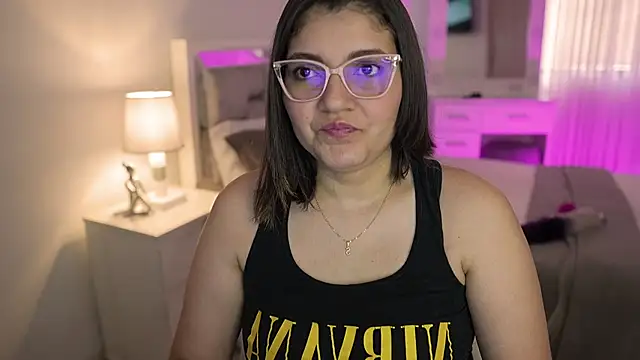 Snapshot of Camilaa_bueno chatting on 22, 12, 2024 Camilaa bueno online show from 22, 12, 2024