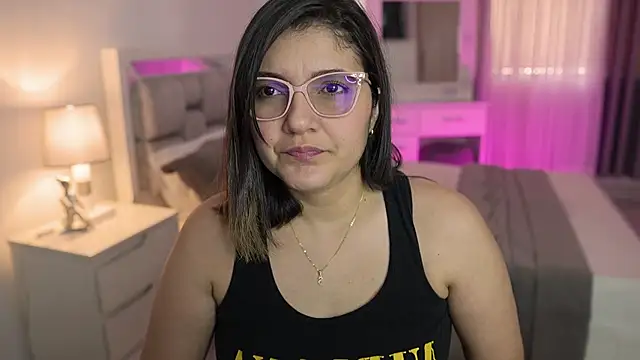 Snapshot of Camilaa_bueno chatting on 1, 1, 2025 Camilaa bueno online show from 1, 1, 2025