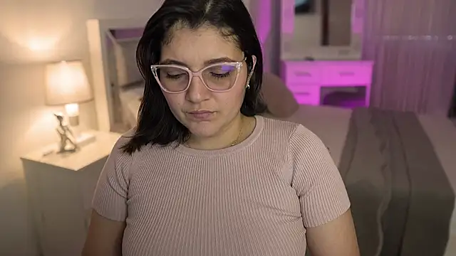 Snapshot of Camilaa_bueno chatting on 3, 1, 2025 Camilaa bueno online show from 3, 1, 2025
