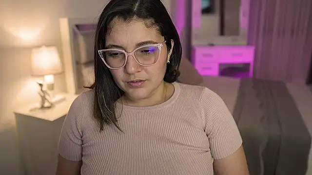 Snapshot of Camilaa_bueno chatting on 4, 1, 2025 Camilaa bueno online show from 4, 1, 2025