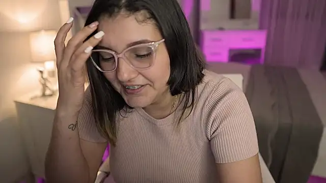 Snapshot of Camilaa_bueno chatting on 4, 1, 2025 Camilaa bueno online show from 4, 1, 2025