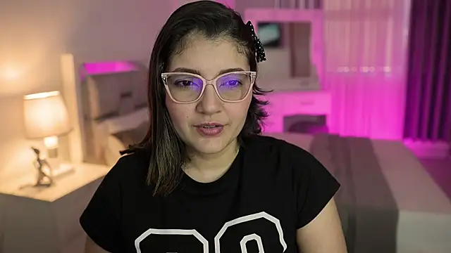 Snapshot of Camilaa_bueno chatting on 11, 1, 2025 Camilaa bueno online show from 11, 1, 2025