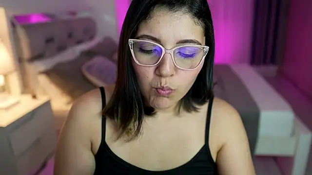 Snapshot of Camilaa_bueno chatting on 12, 2, 2025 Camilaa bueno online show from 12, 2, 2025