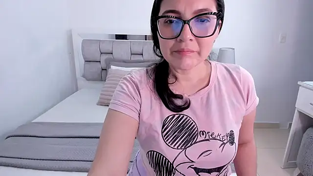 Snapshot of Camilaa_bueno chatting on 1, 7, 2026 Camilaa bueno online show from 1, 7, 2026