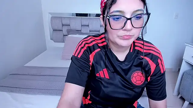 Snapshot of Camilaa_bueno chatting on 3, 7, 2026 Camilaa bueno online show from 3, 7, 2026