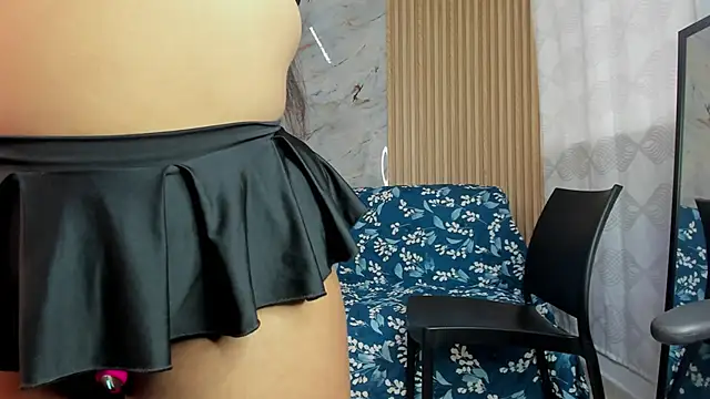 Any topless online show from 25, 11, 2025