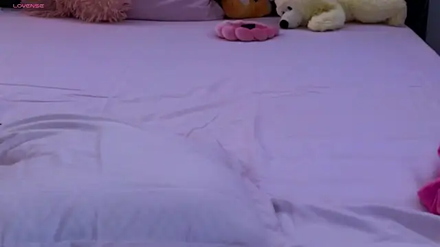 LauraMirage online show from 7, 10, 2025