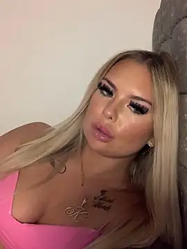 Snapshot of UKJuicyPrincess chatting on 4, 2, 2025 UKJuicyPrincess online show from 4, 2, 2025