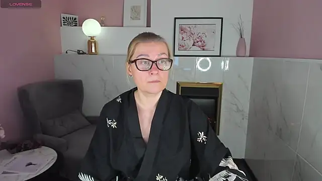 AlexandraKind online show from 1, 2, 2025