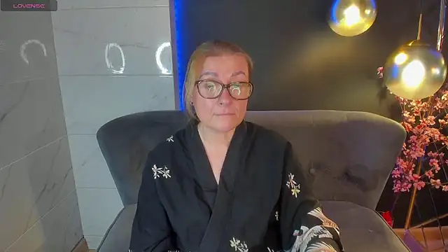 AlexandraKind online show from 2, 2, 2025