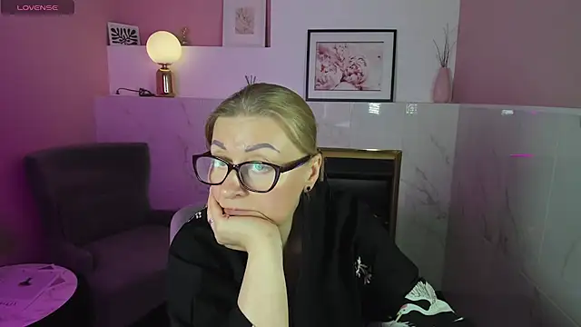 AlexandraKind online show from 7, 2, 2025