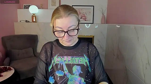 AlexandraKind online show from 17, 2, 2025