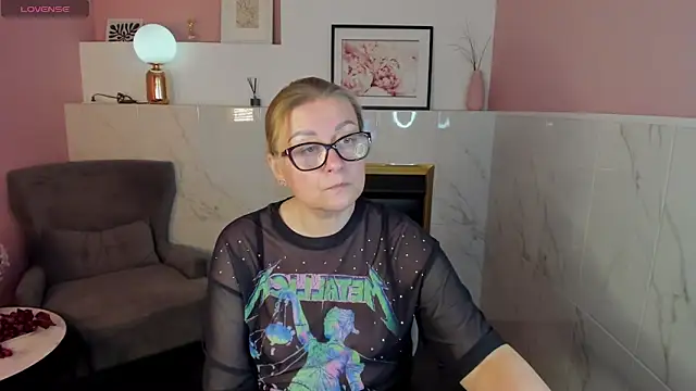 AlexandraKind online show from 17, 2, 2025