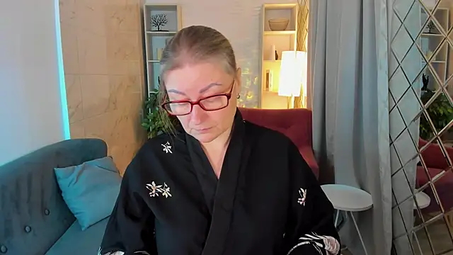 AlexandraKind online show from 10, 11, 2025