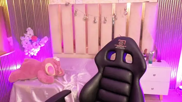 Snapshot of Andy_tay1 chatting on 1, 12, 2025 Andy tay1 online show from 1, 12, 2025