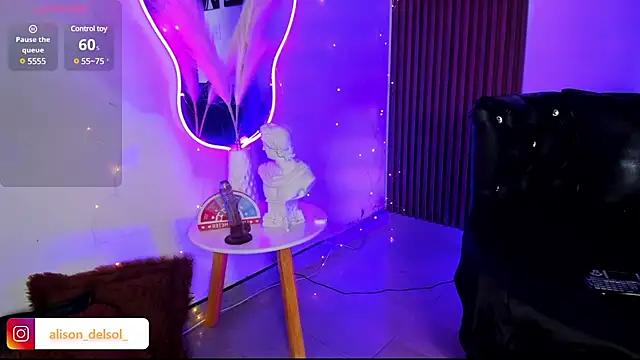 Snapshot of Alisson_Wynter chatting on 5, 2, 2025 Alisson Wynter online show from 5, 2, 2025