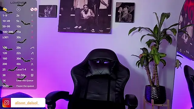 Snapshot of Alisson_Wynter chatting on 4, 12, 2025 Alisson Wynter online show from 4, 12, 2025